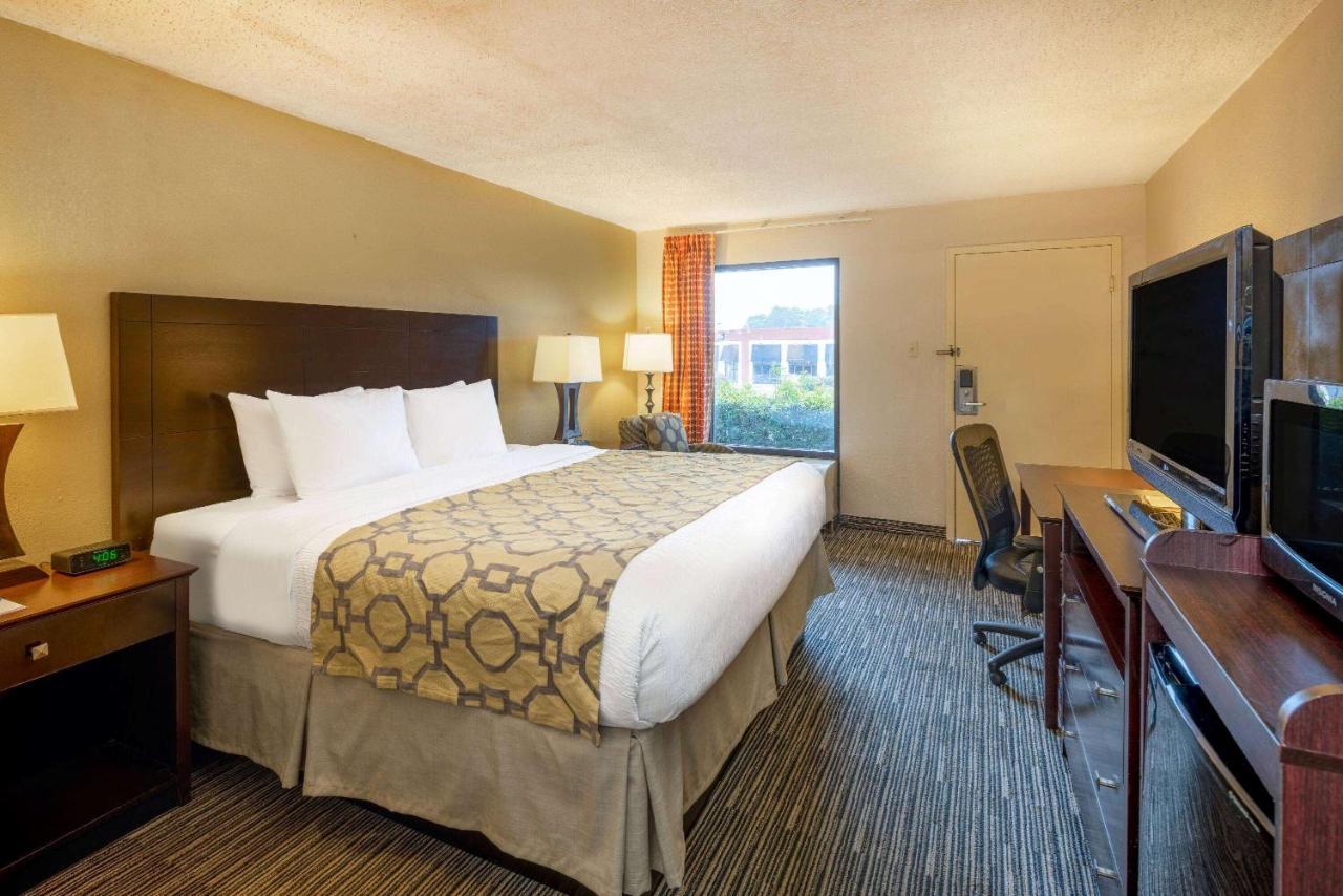 Baymont By Wyndham Columbus Ga Hotel Exterior photo