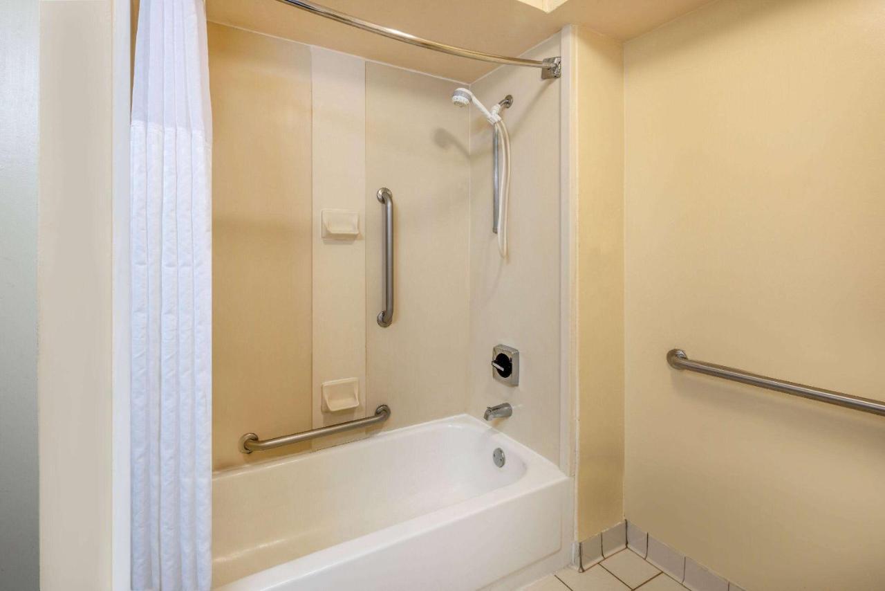 Baymont By Wyndham Columbus Ga Hotel Exterior photo