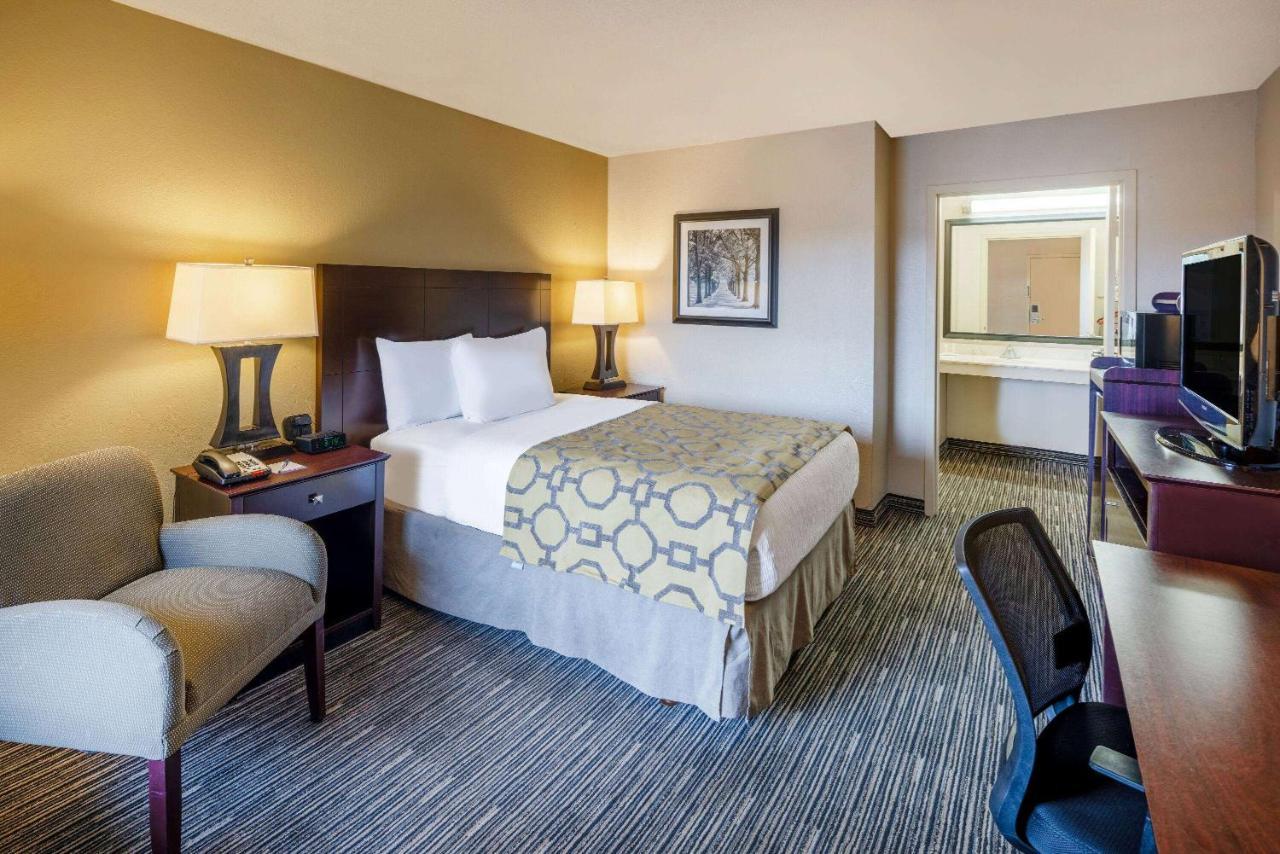 Baymont By Wyndham Columbus Ga Hotel Exterior photo