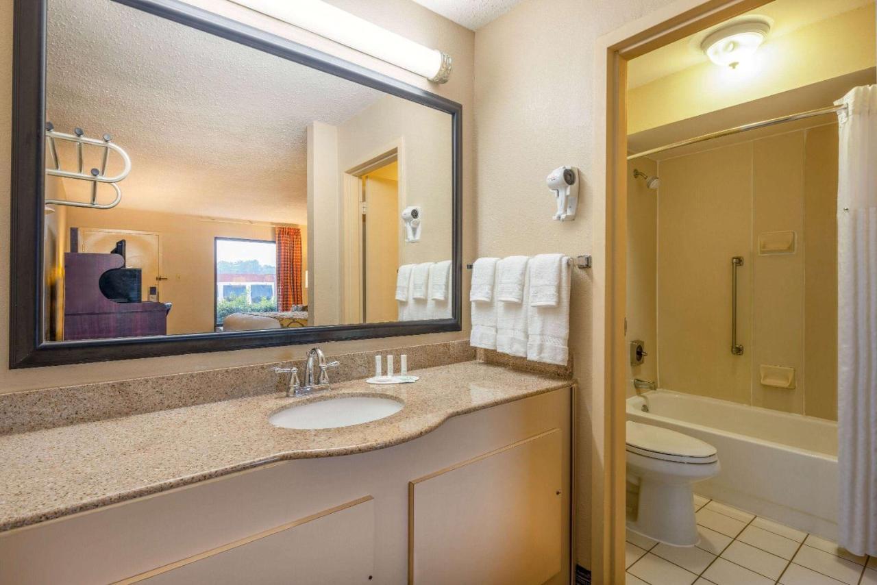Baymont By Wyndham Columbus Ga Hotel Exterior photo