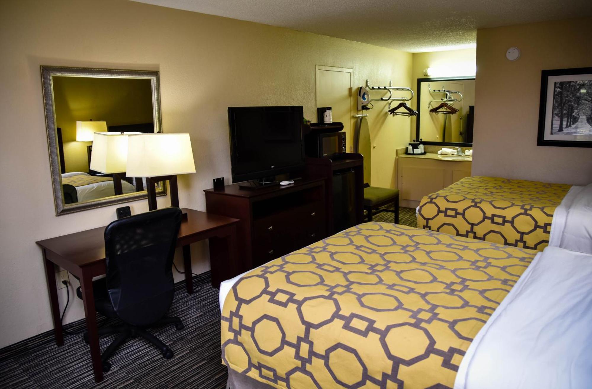 Baymont By Wyndham Columbus Ga Hotel Room photo
